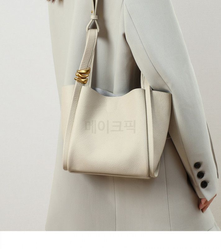 여성용 가죽 크로스백 버킷백 휴대용 올매치 디자인 야외 활동 가벼운 착용감 간편한 외출용 - 상세 이미지 5