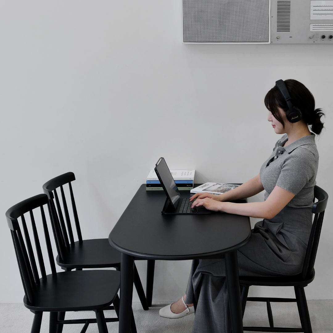 자야캠핑 포르보 블랙 천연 원목 반원 반타원형 식탁 테이블 1200