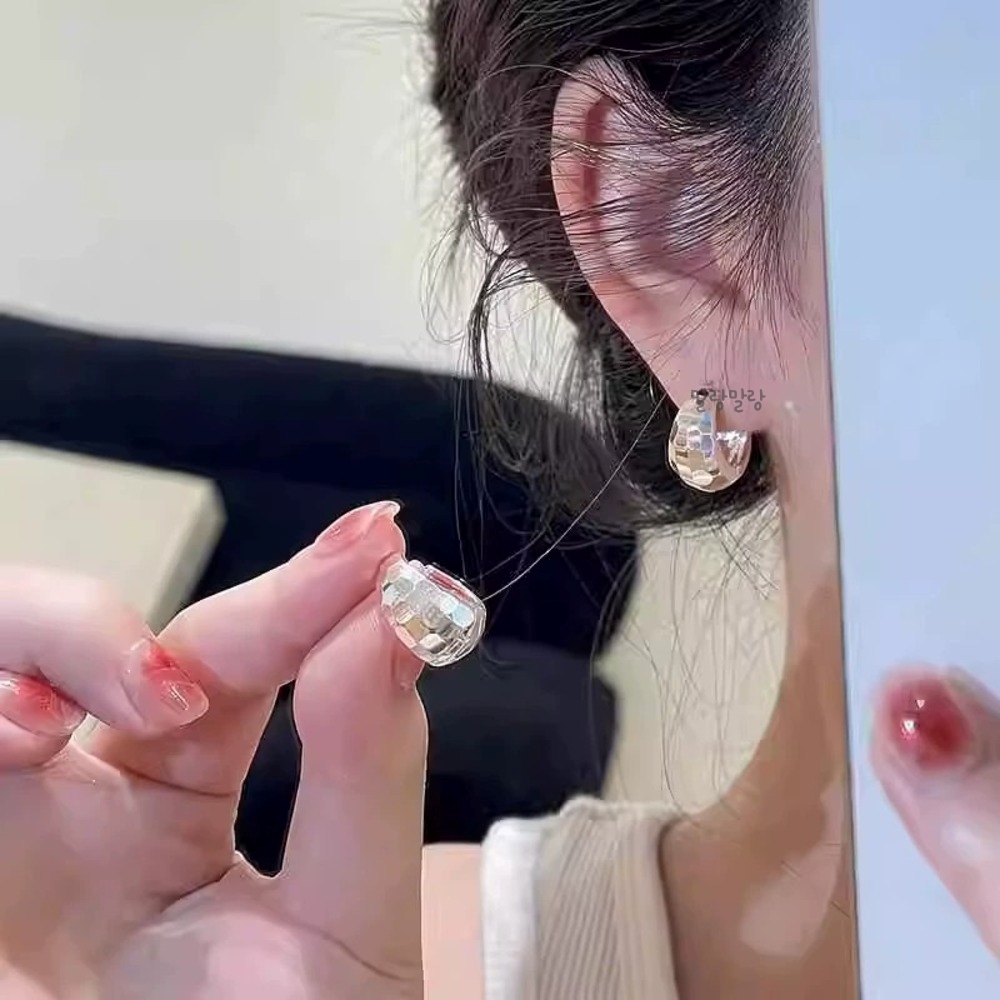 귀여운 실버 컷팅 링 이어링 볼륨 미러볼 원터치 링귀걸이 - 상세 이미지 2