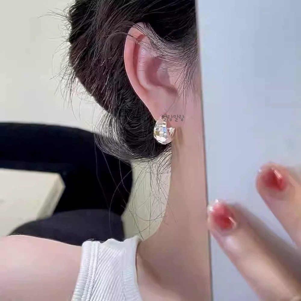 귀여운 실버 컷팅 링 이어링 볼륨 미러볼 원터치 링귀걸이 - 상세 이미지 3