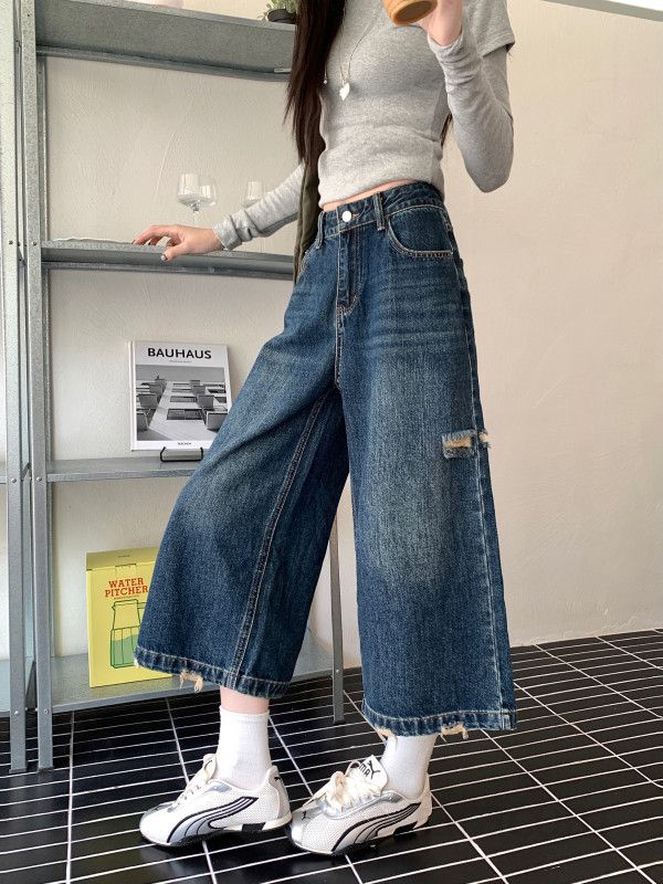 여성 루즈핏 와이드 데님 팬츠 찢어진 밑단의 스트레이트핏 크롭 청바지 여름용 스타일리시한 캐주얼 바지 시원한 착용감 데일리 패션 아이템 - 상세 이미지 3