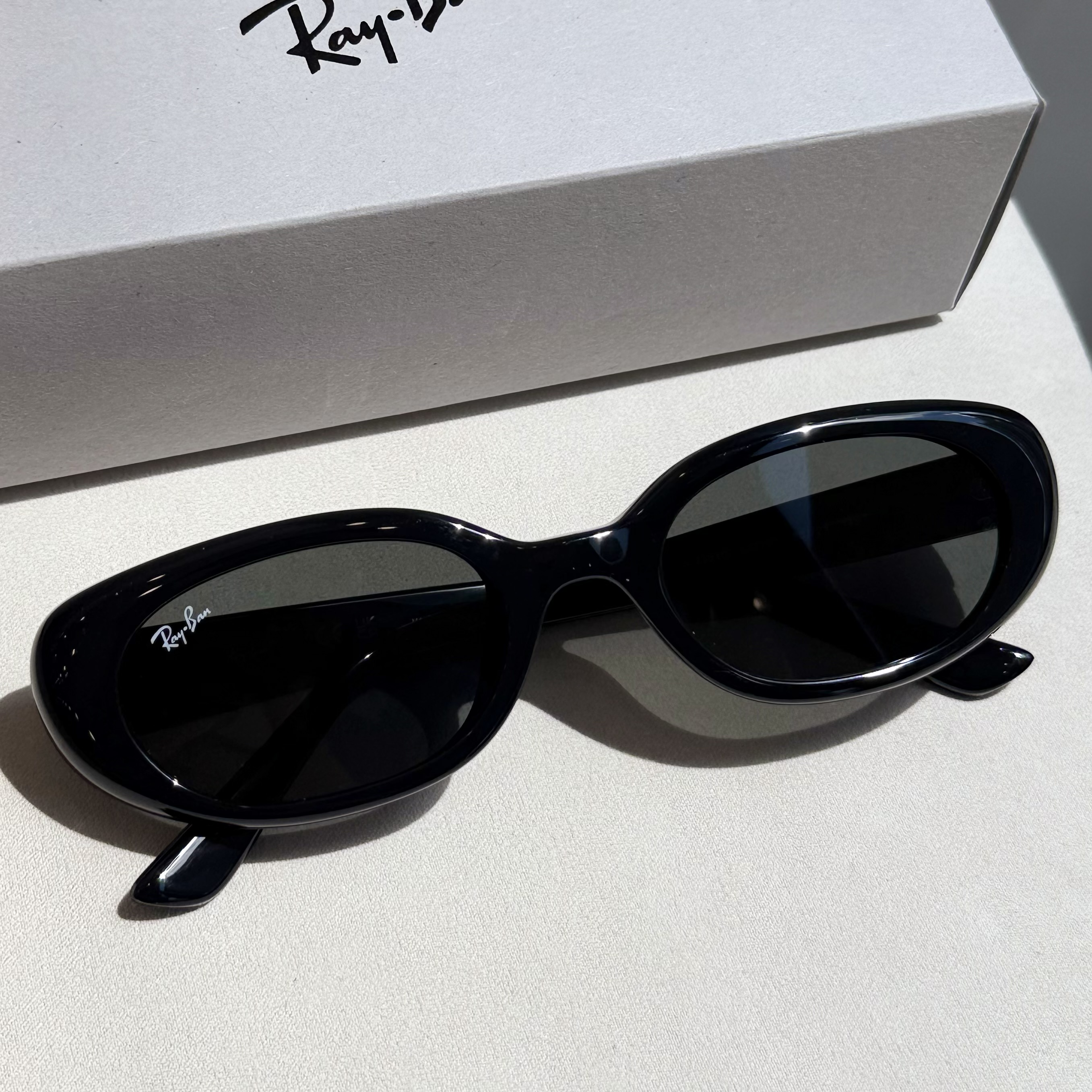 레이벤 RAYBAN RB4441D 요즘유행 오벌형 긱시크 제시카 장희령 뿔테 선글라스 - 상품 이미지