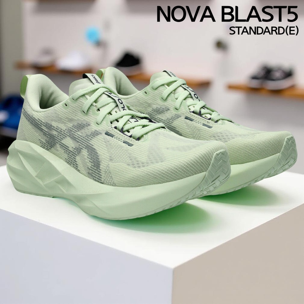 아식스 노바블라스트5 페일그린 스탠다드 E 여성 런닝화 마라톤화 1012B765