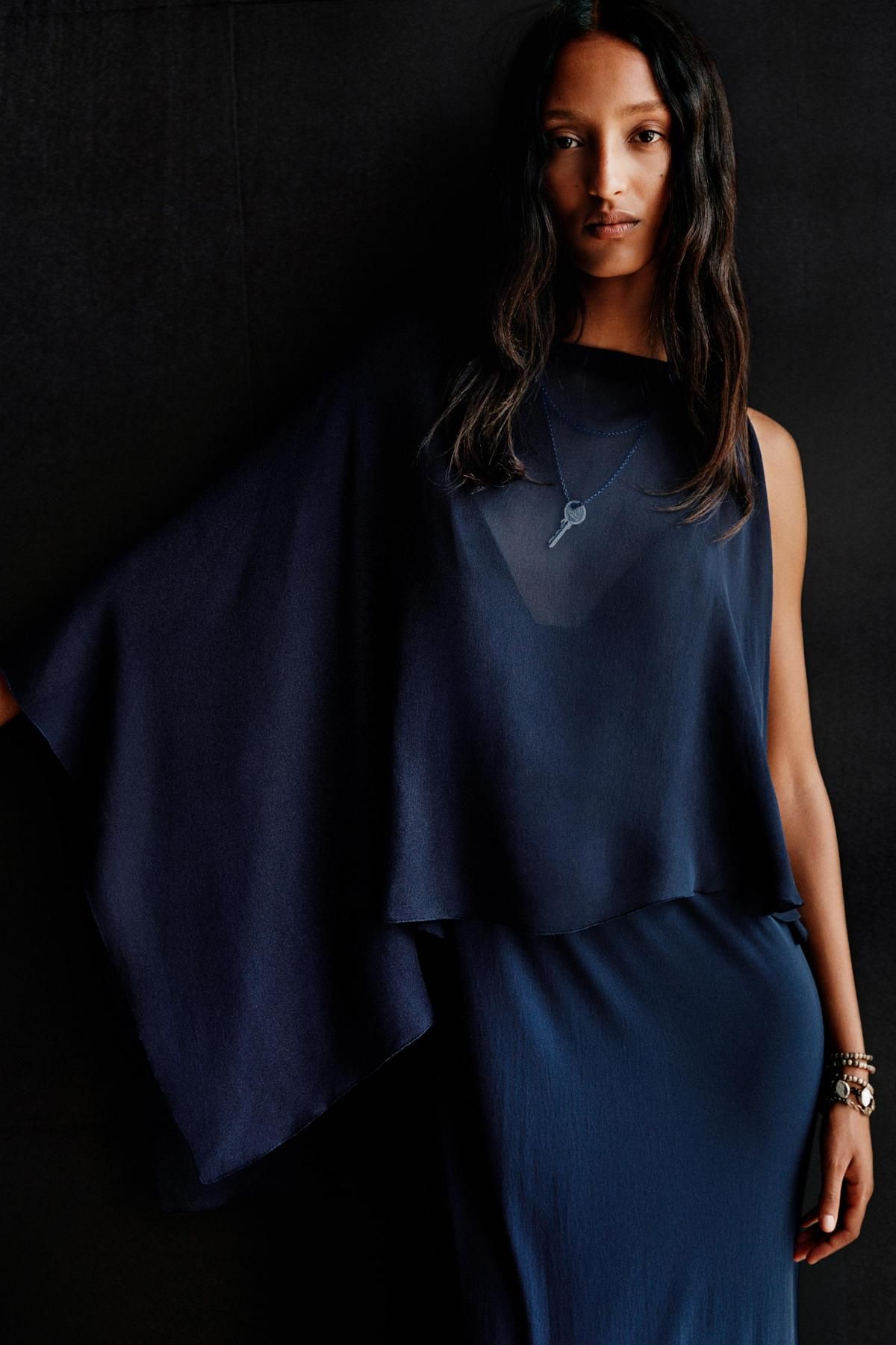자라 케이프 플리츠 브이넥 롱 원피스 8260/004 NAVY BLUE - 상세 이미지 2