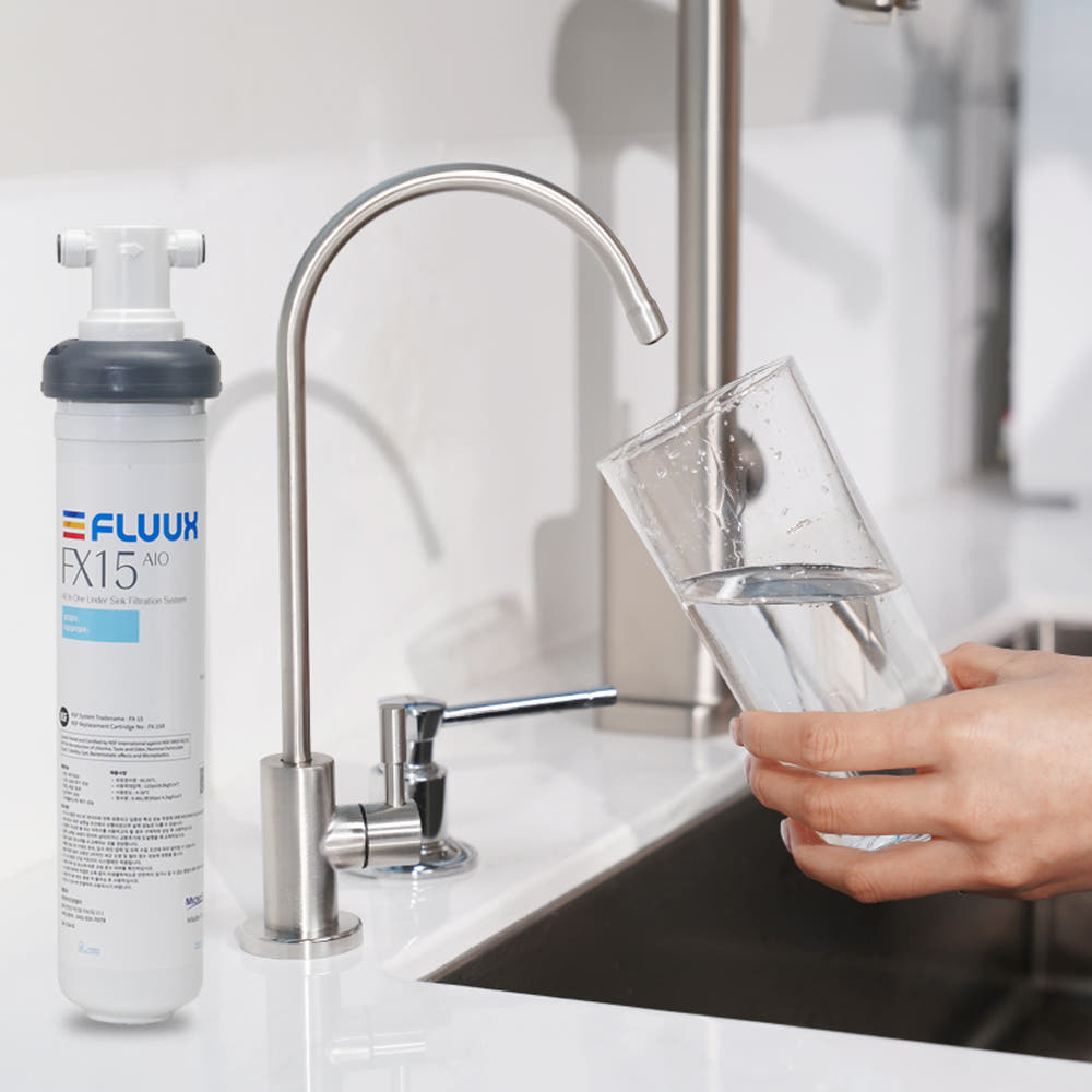 정수기 사용 모습