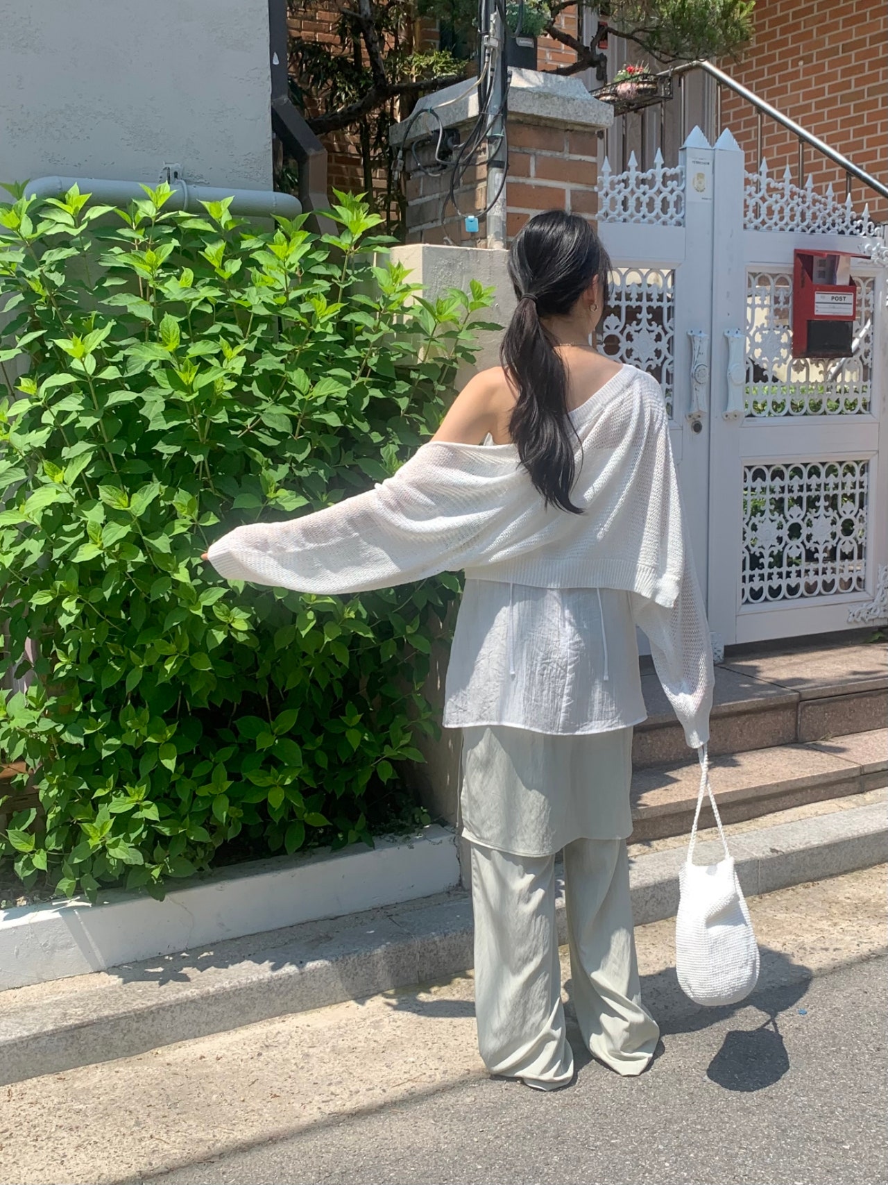 오버무드 여성 린넨 라운드넥 볼레로 그물 크롭 가디건 3color - 메인 이미지