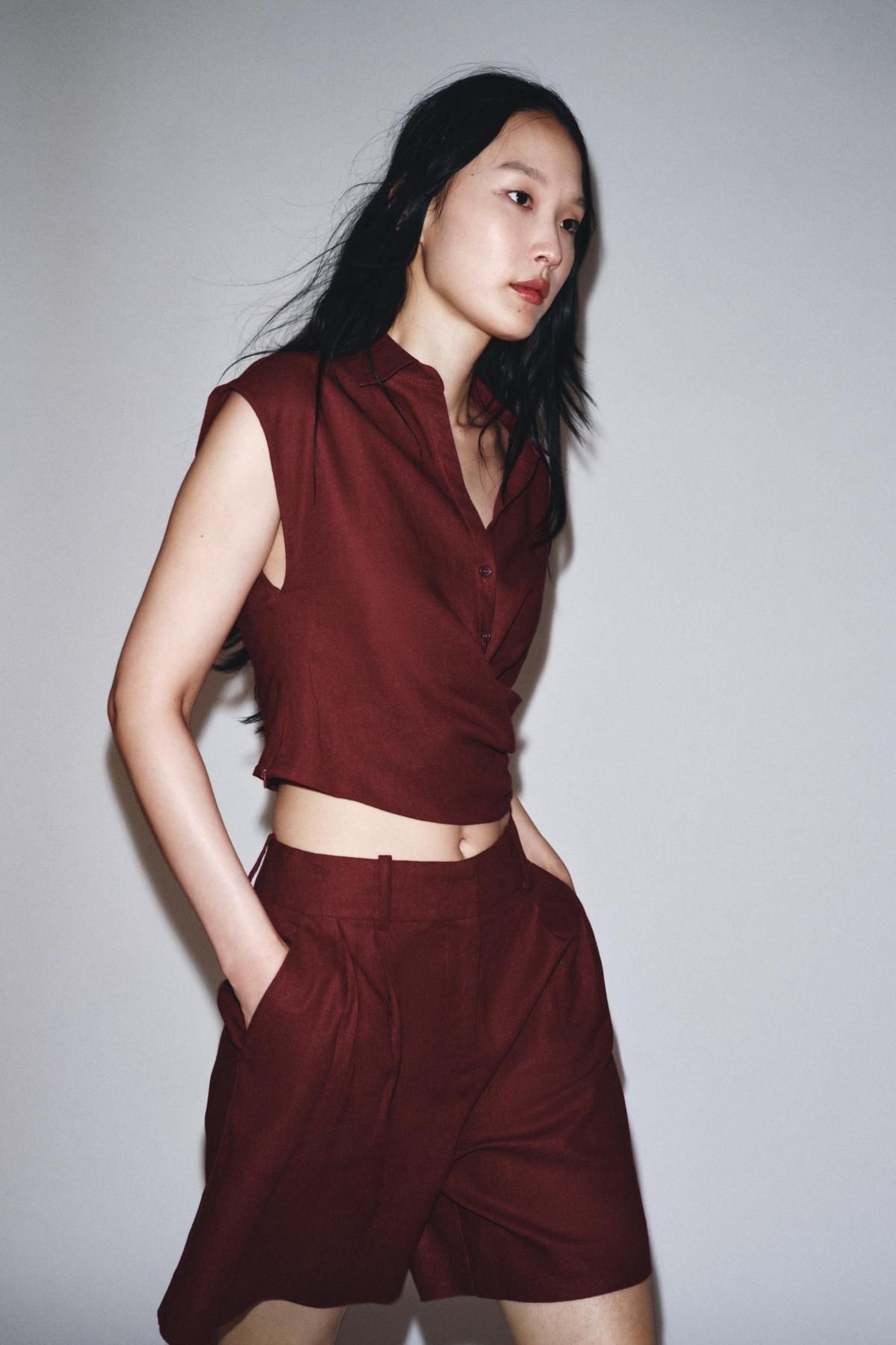 자라 린넨블렌드 크로스 브이넥 민소매 블라우스 8026/709 BURGUNDY - 상세 이미지 2