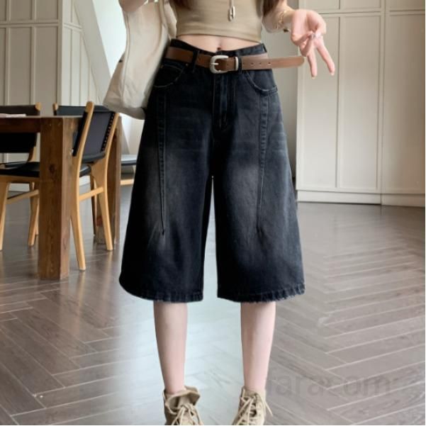 여성 여름 와이드 데님 반바지 레트로 워시드 스타일 스트레이트 핏 캐주얼 착용감 시원한 외출용 패션 모던한 디자인