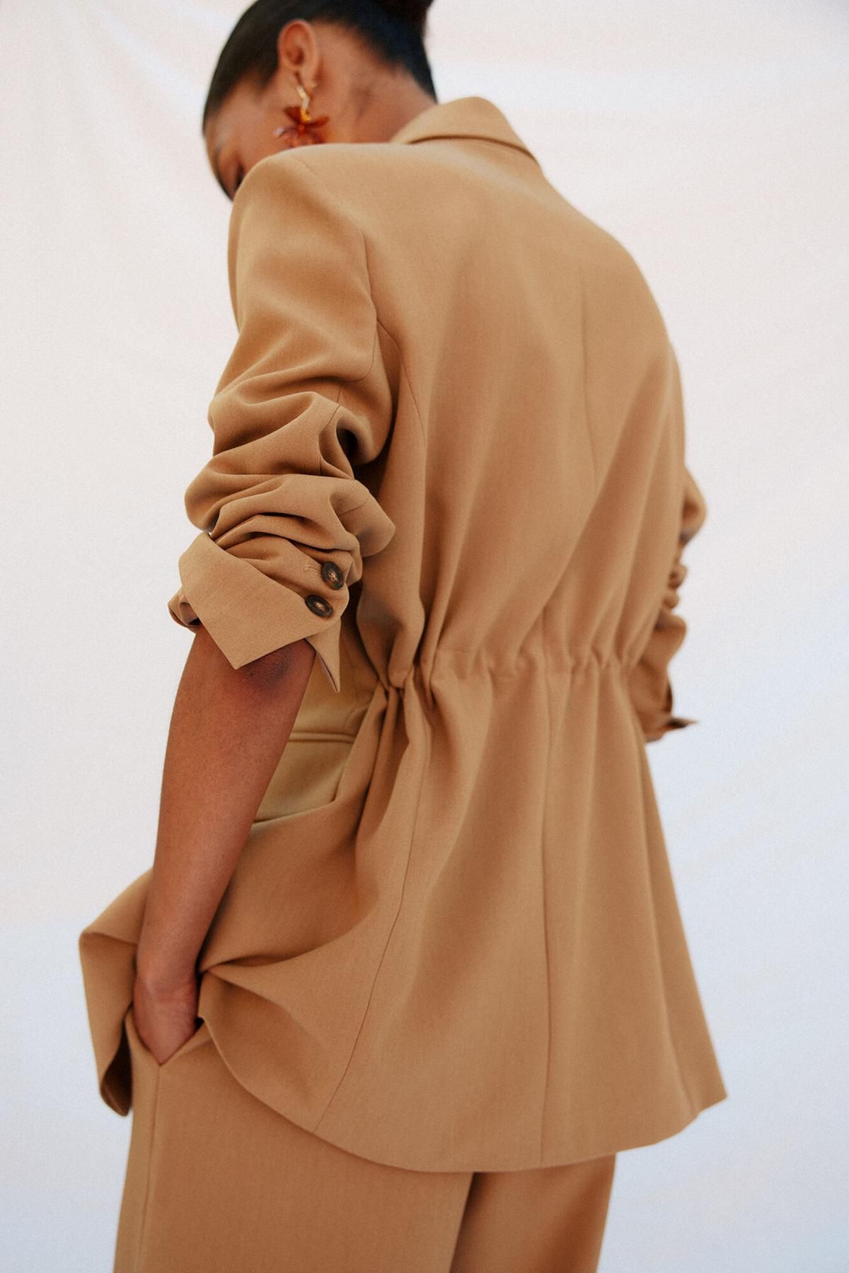 꼬르떼피엘 테일러드 카멜 싱글버튼 블레이저 5322437 BEIGE - 상세 이미지 3