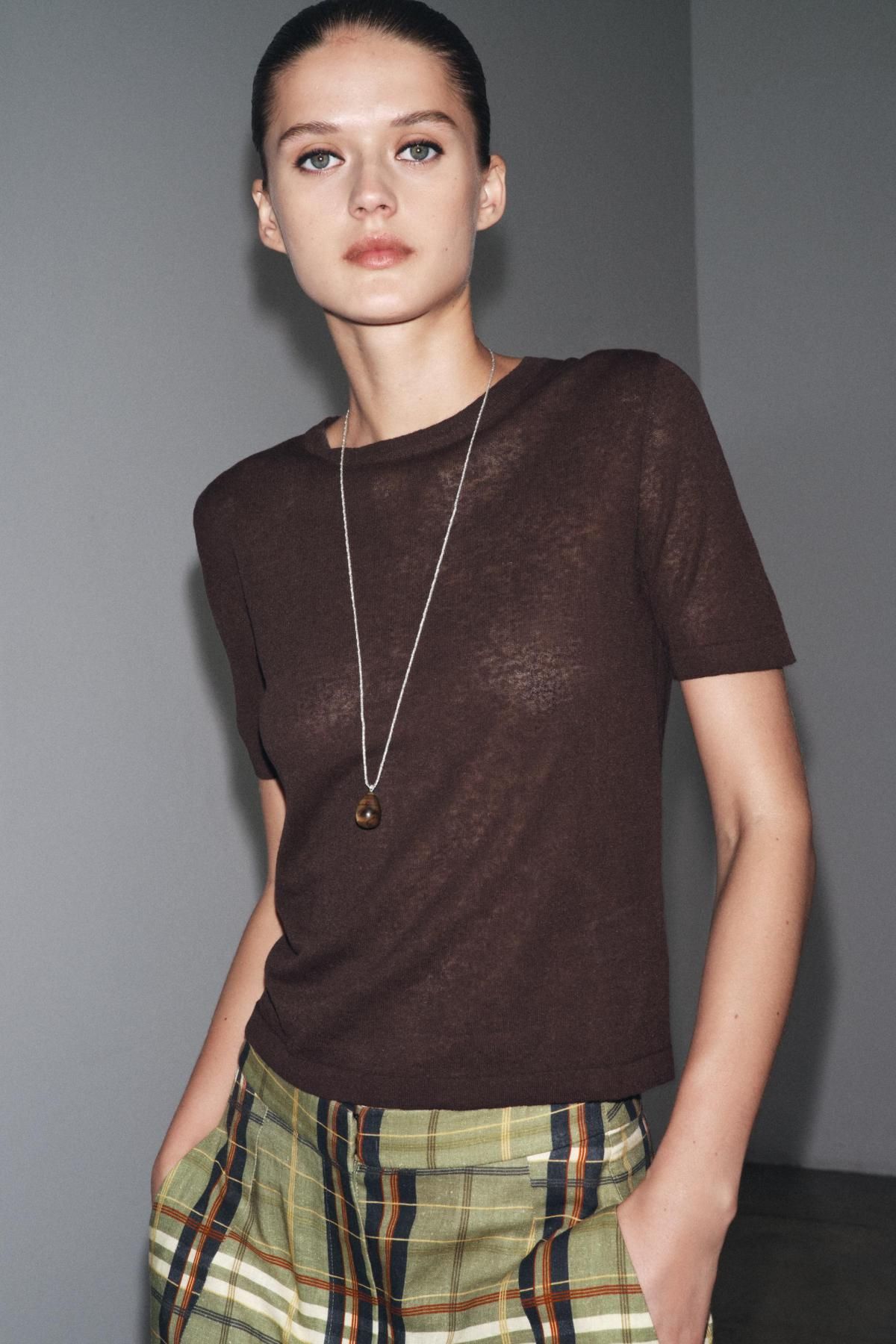 자라 라운드넥 니트 린넨블렌드 반팔 티셔츠 2142/150 DARK BROWN - 상세 이미지 3