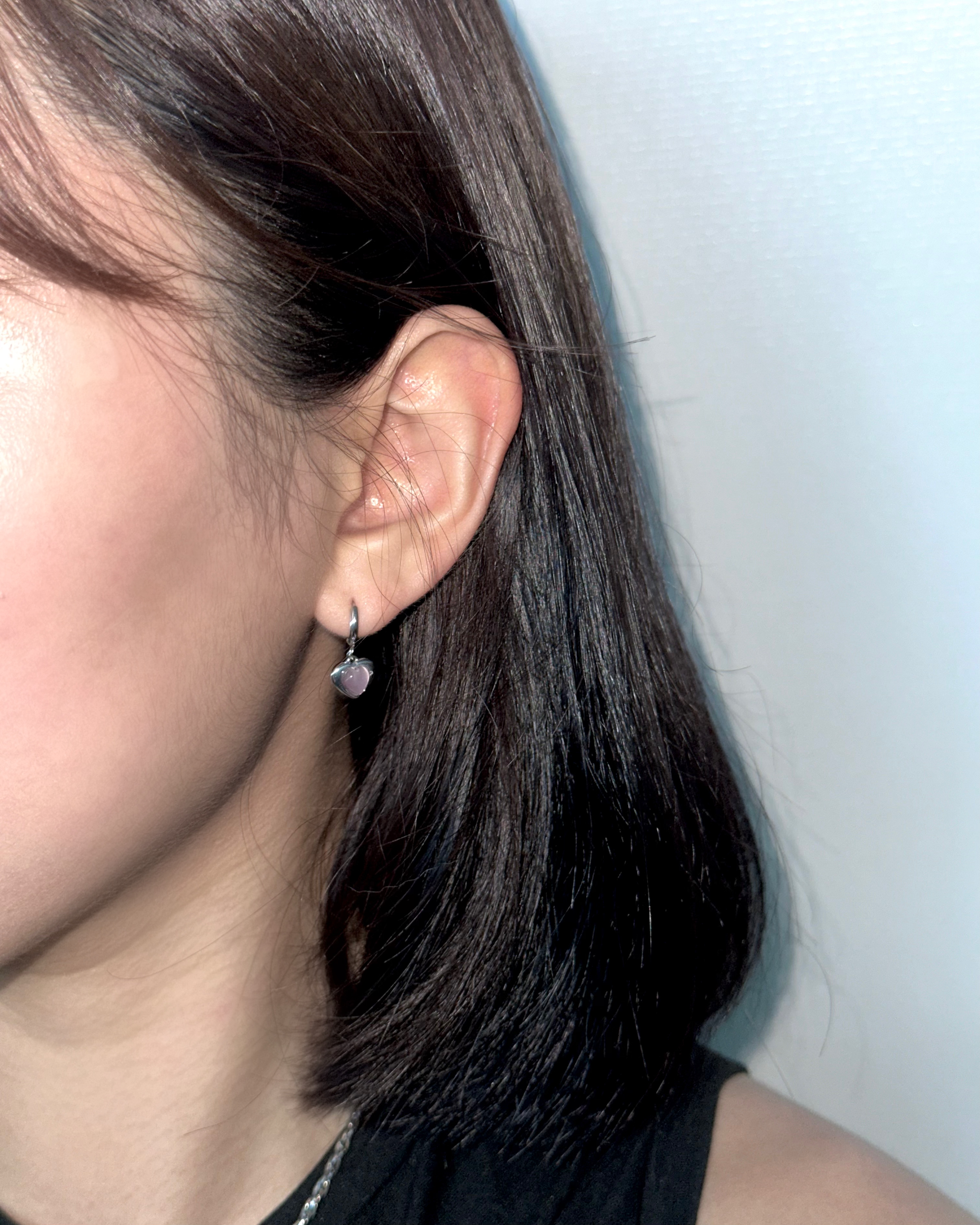 이유진 써지컬 러브 틴트 하트 귀걸이 - 상세 이미지 4