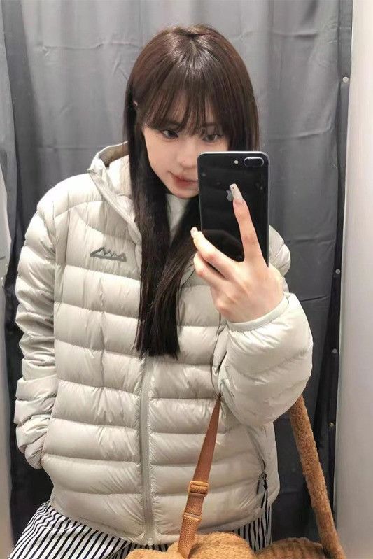 여성 경량패딩 숏자켓 가벼운 후드 코튼 재킷 봄가을용 데일리 캐주얼 아우터 스타일리시한 디자인 편안한 착용감