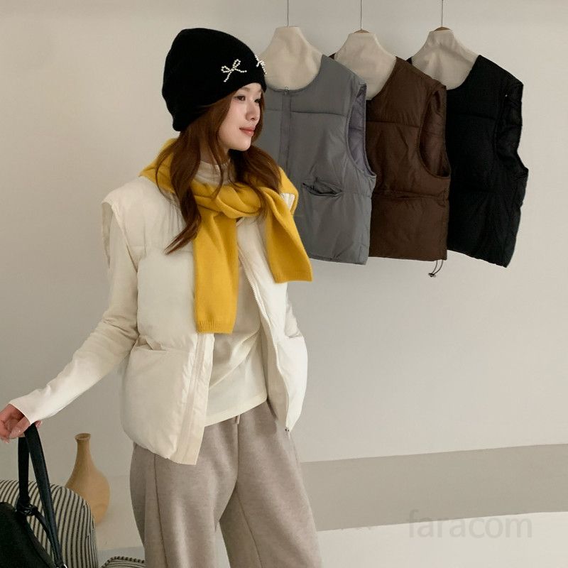 여성 경량 패딩 조끼 코튼 소재 레이어드 가능 데일리 아웃도어 스타일 겨울철 따뜻한 착용감 캐주얼 재킷 베스트 활용도 높은 패션 아이템