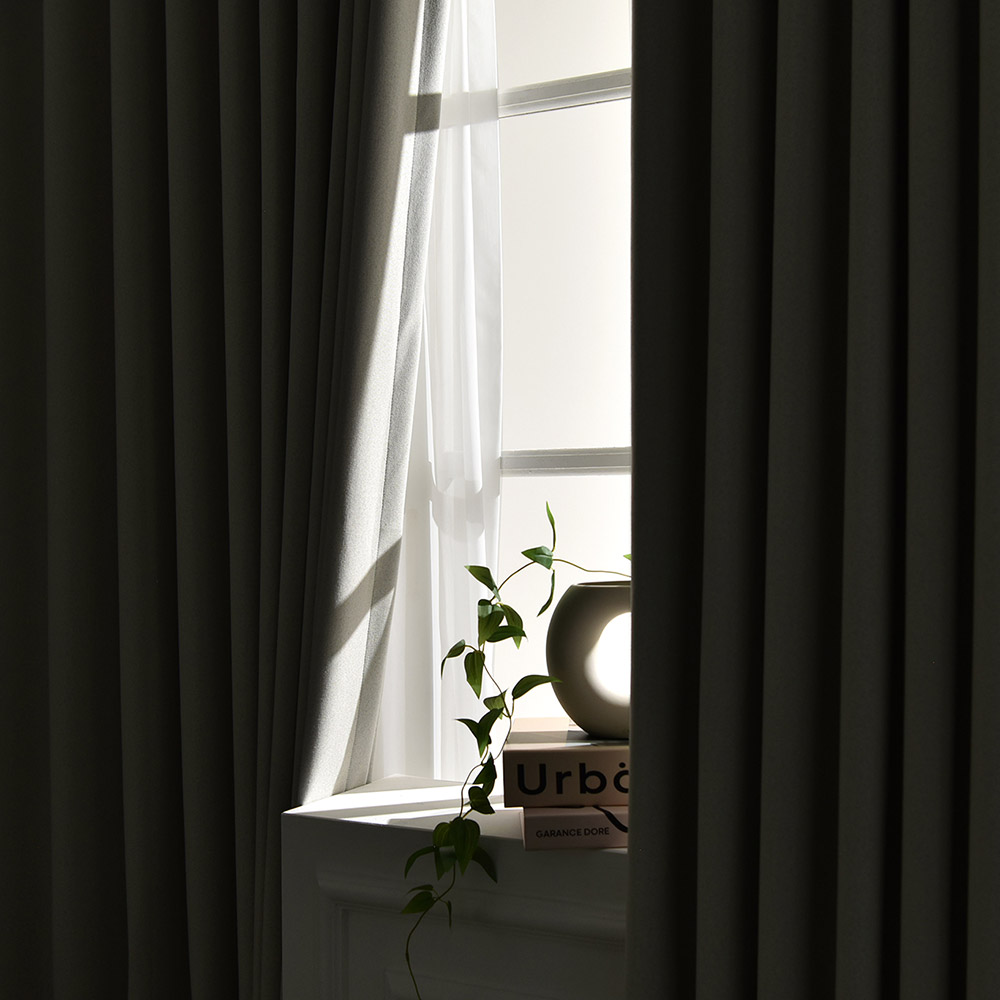 아라크네 누아르 형상기억 양면 100% 암막커튼 거실 핀형 150x170