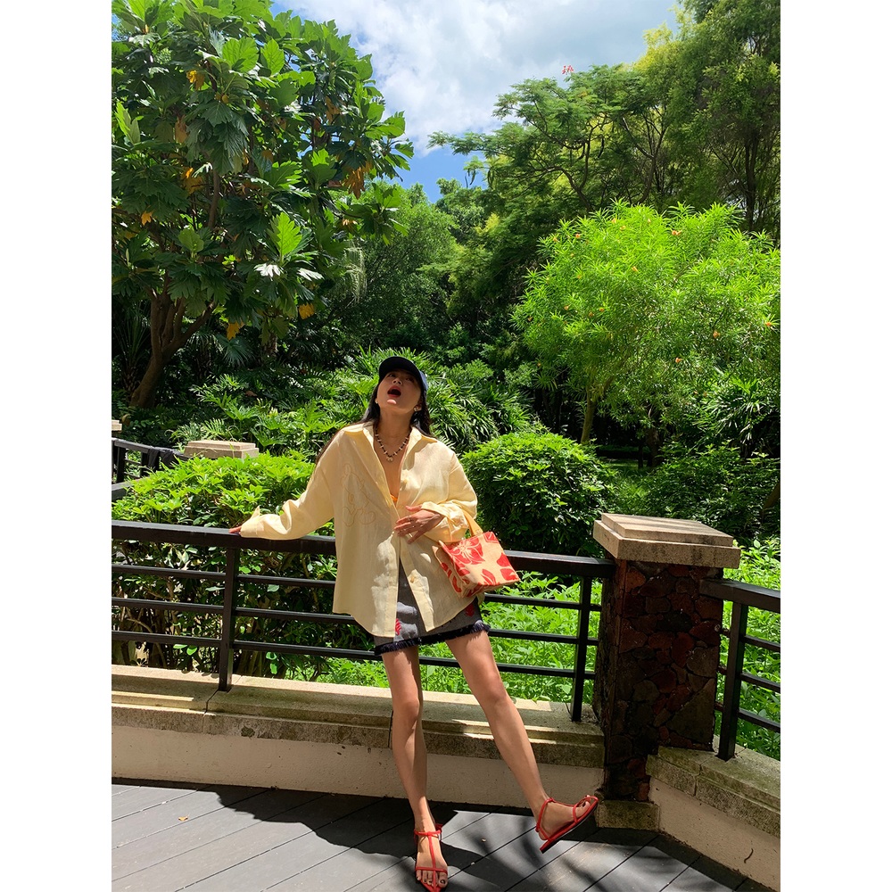 유니크자수 배색 미디미니데님스커트 밑단수술포인트 속바지포함 힙한 사계절 그레이흑청 - 상세 이미지 4