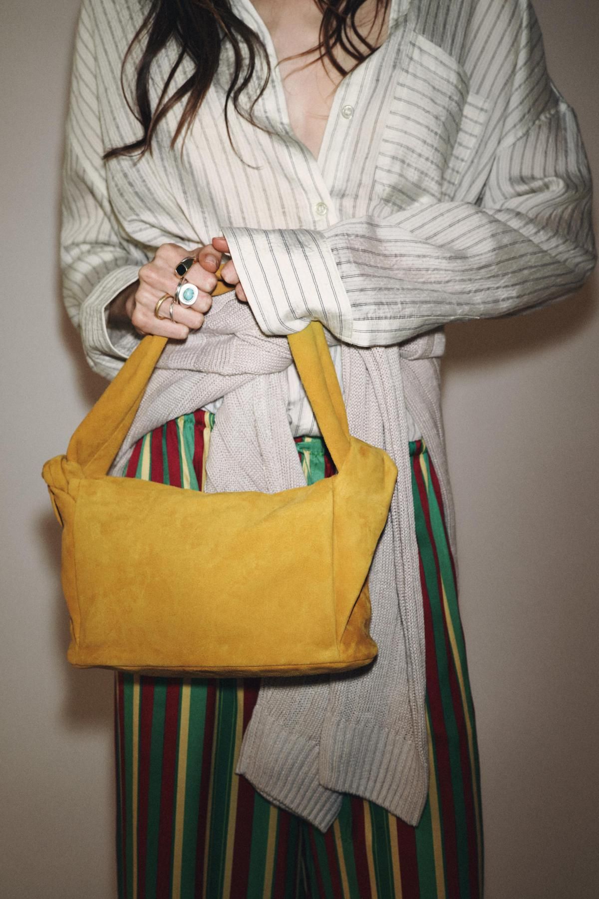 자라 스플릿 스웨이드 와이드 핸들 토트백 6232/610 MUSTARD YELLOW - 상세 이미지 4
