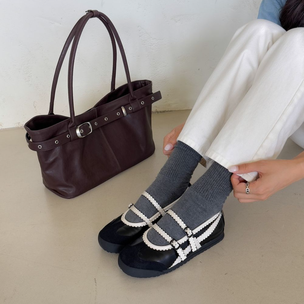 올리나 블랙 실버 여성 플랫슈즈 스캘럽 메리제인 더블 스트랩 단화