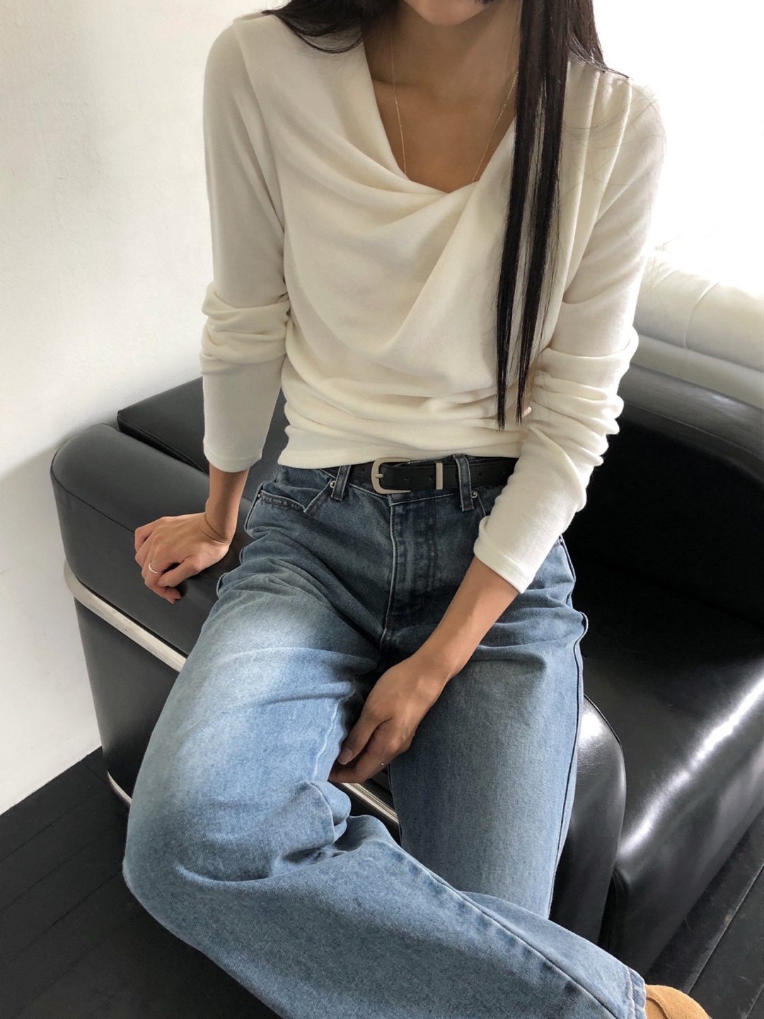 제인 언발 꼬임 셔링 드레이프 티 이미지 6