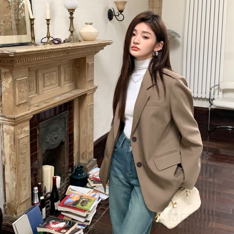 여성 가을 간절기 자켓 클래식한 루즈핏 캐주얼 정장 스타일 모던하고 패셔너블한 디자인 외출용 데일리 재킷