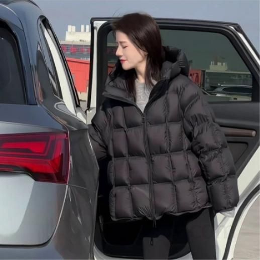 여성 경량 패딩 자켓 가벼운 숏패딩 후드 스타일 데일리 착용감 좋은 얇고 따뜻한 겨울 아우터