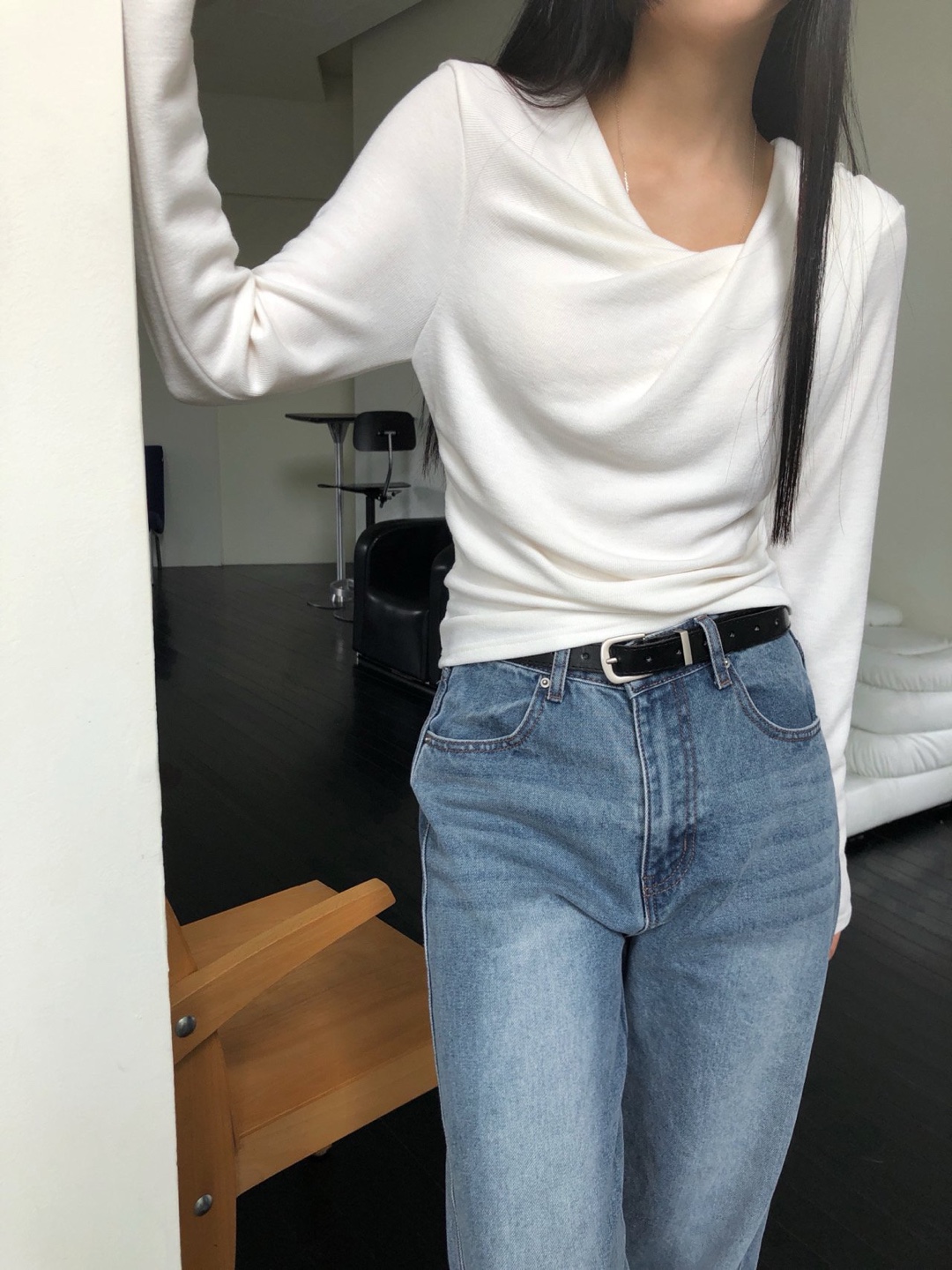 제인 언발 꼬임 셔링 드레이프 티 이미지 7