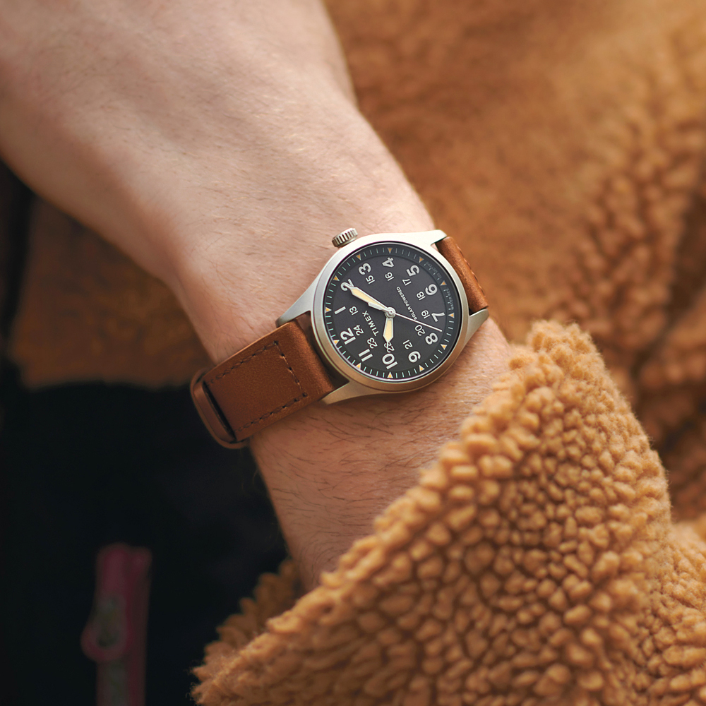 타이맥스 익스페디션 필드워치 태양광 충전 가죽시계 36mm TW2V00200