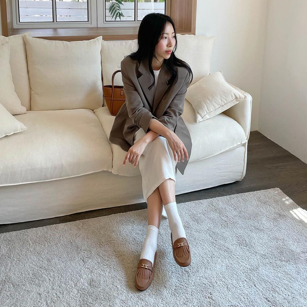 올리나 여성 골드버클 프린지 로퍼 프리미엄 코팅가죽 정장 컴포트화 - 메인 이미지