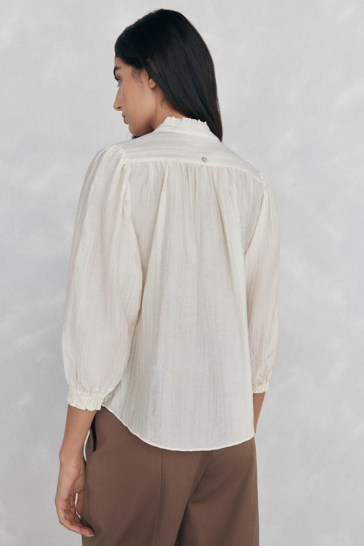 페드로 델 이에로 볼륨핏 스트라이프 텍스처 아이보리 블라우스 6632944 BEIGE - 상세 이미지 4