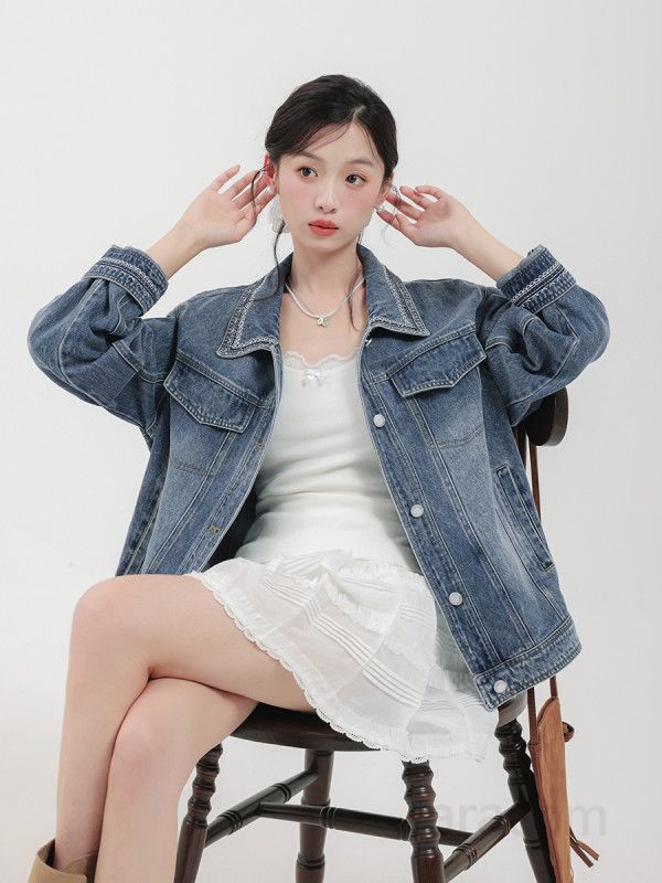 여성 레트로 데님 자켓 오버핏 자수 디테일 가을 패션 트렌드 캐주얼 청자켓 스타일리시한 외출용 데일리 룩 홍콩 감성 - 상세 이미지 3