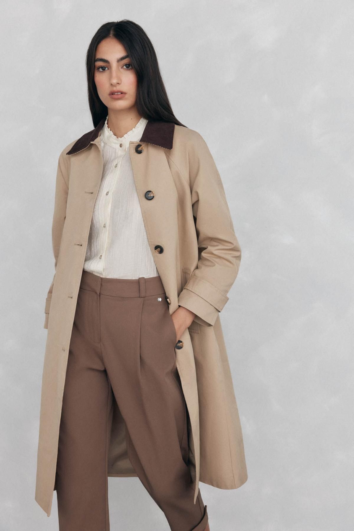 페드로 델 이에로 볼륨핏 스트라이프 텍스처 아이보리 블라우스 6632944 BEIGE - 상세 이미지 2
