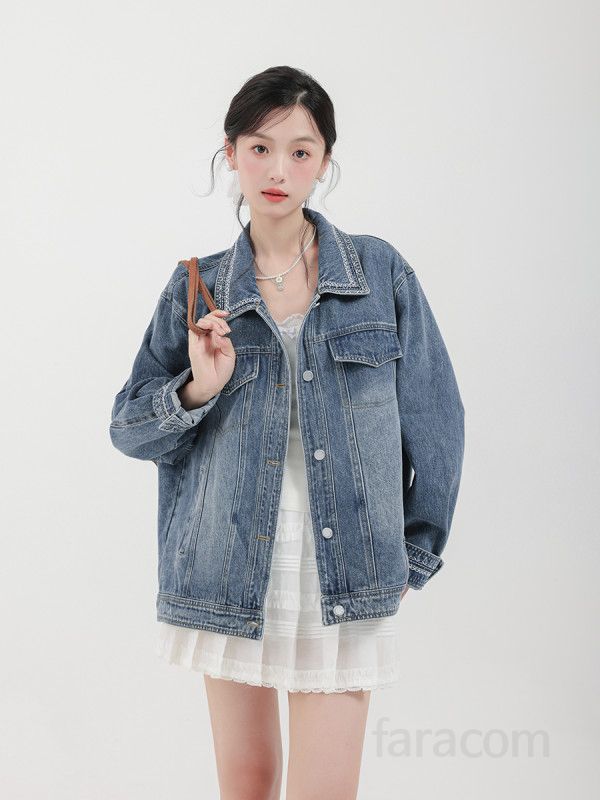 여성 레트로 데님 자켓 오버핏 자수 디테일 가을 패션 트렌드 캐주얼 청자켓 스타일리시한 외출용 데일리 룩 홍콩 감성 - 상세 이미지 4