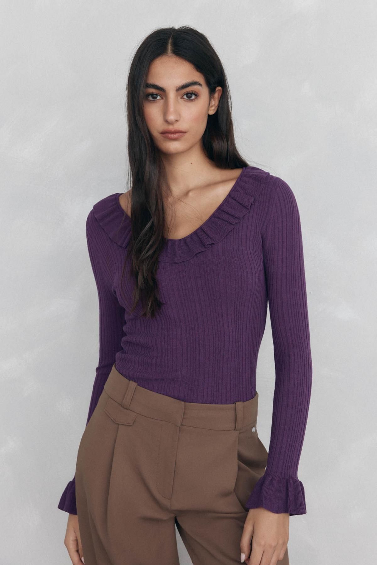 페드로 델 이에로 로맨틱 프릴 브이넥 골지 니트 긴팔 탑 3512898 MORADO - 상품 이미지