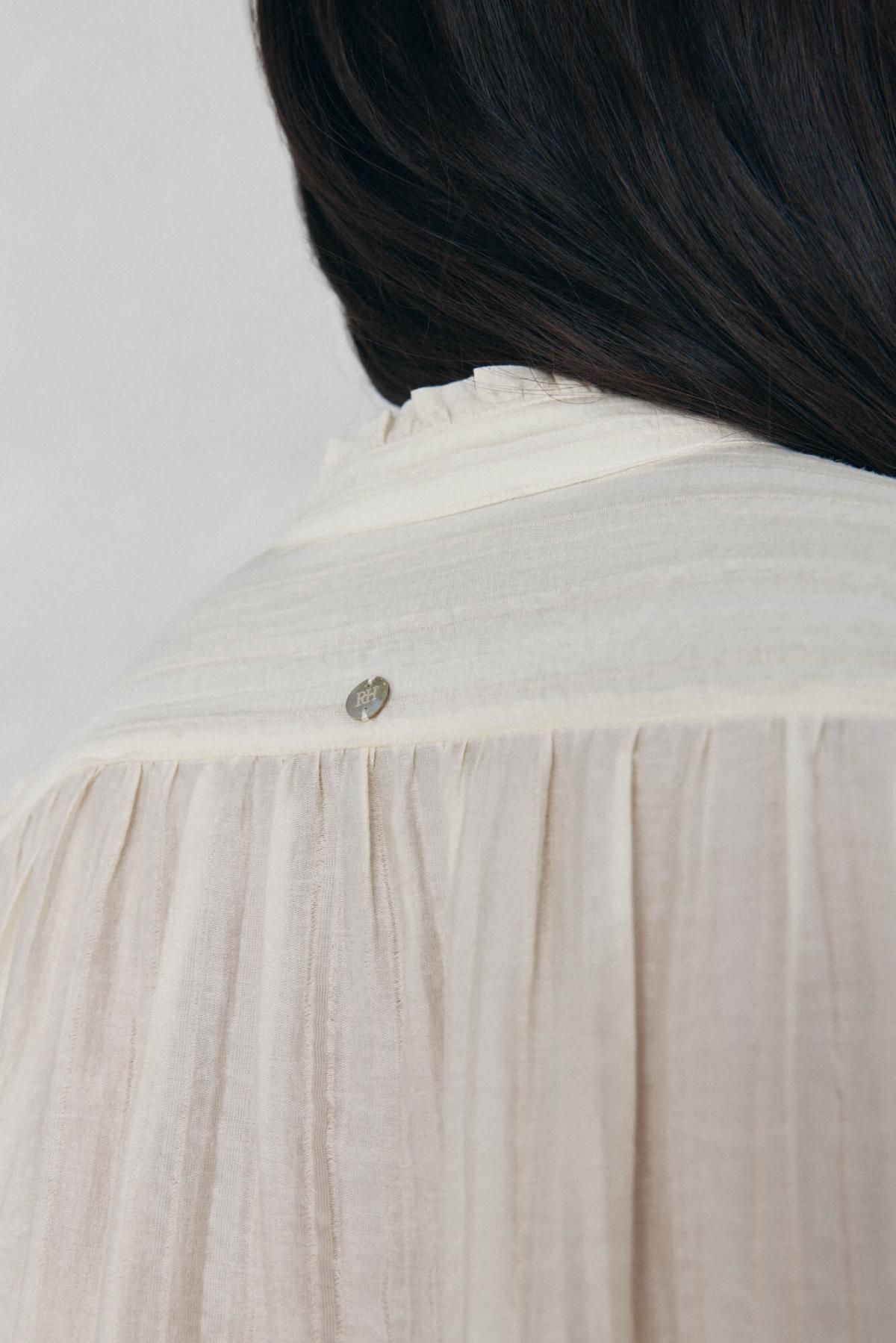 페드로 델 이에로 볼륨핏 스트라이프 텍스처 아이보리 블라우스 6632944 BEIGE - 상세 이미지 5