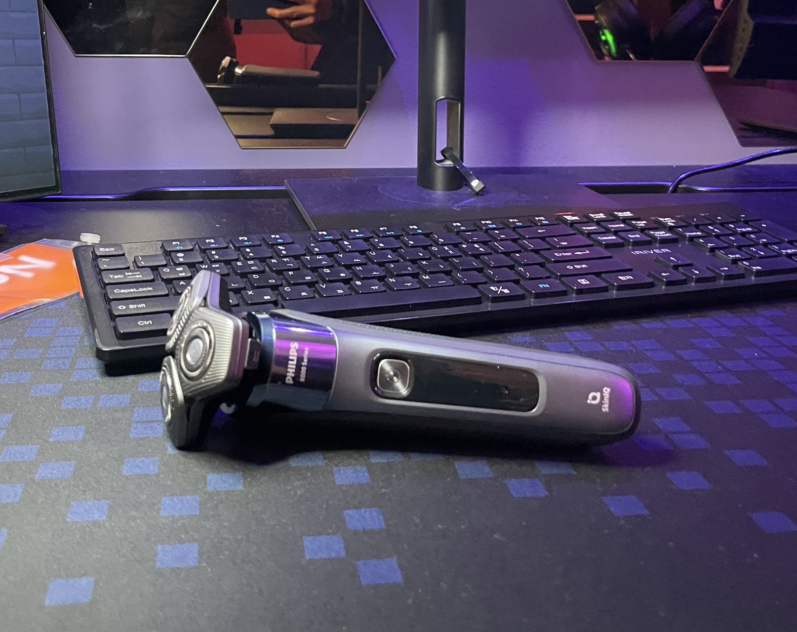 필립스코리아 8000시리즈 아이스블루 S8692/59 남성용 전기면도기 습건식 - 상세 이미지 5