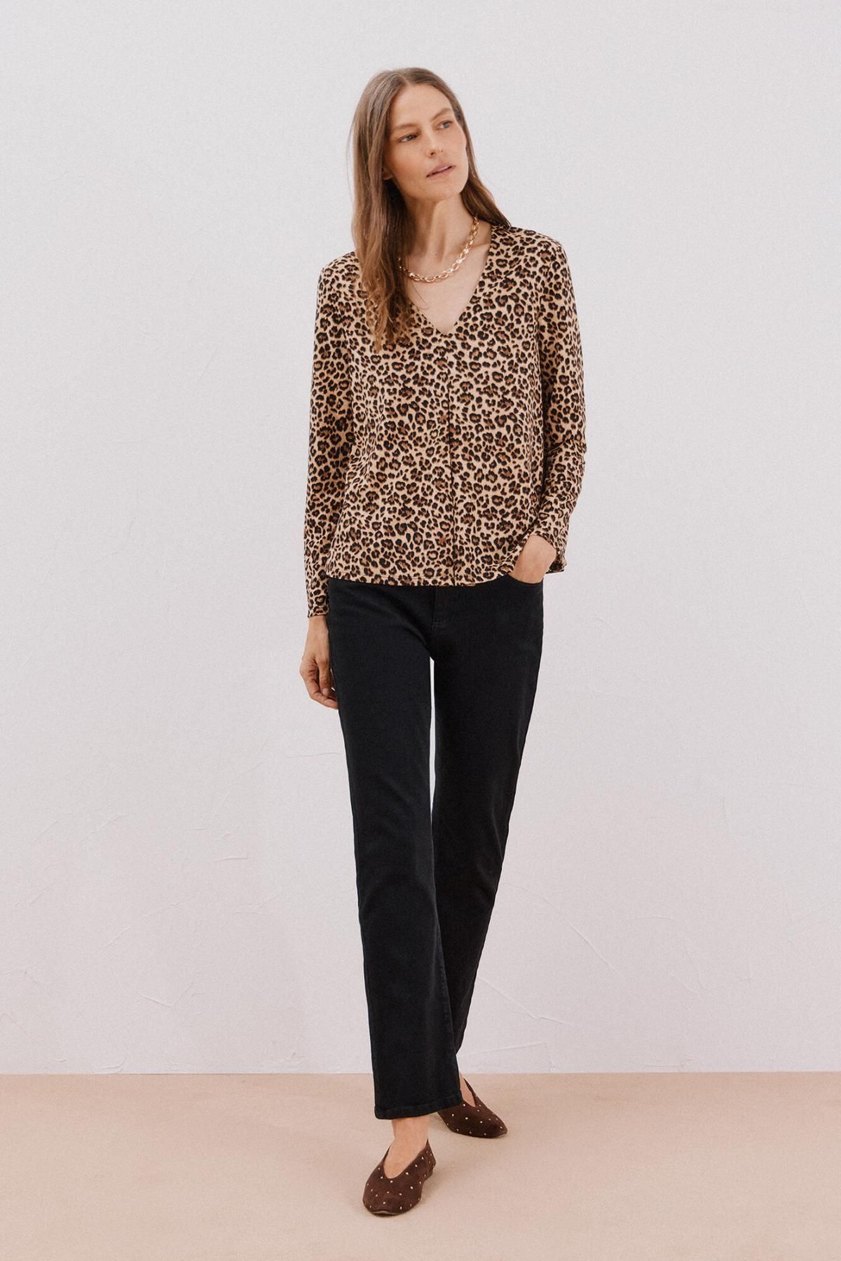 꼬르떼피엘 레오파드 브이넥 플루이드 긴팔 블라우스 6322478 ESTAMPADO BEIGE - 상세 이미지 3