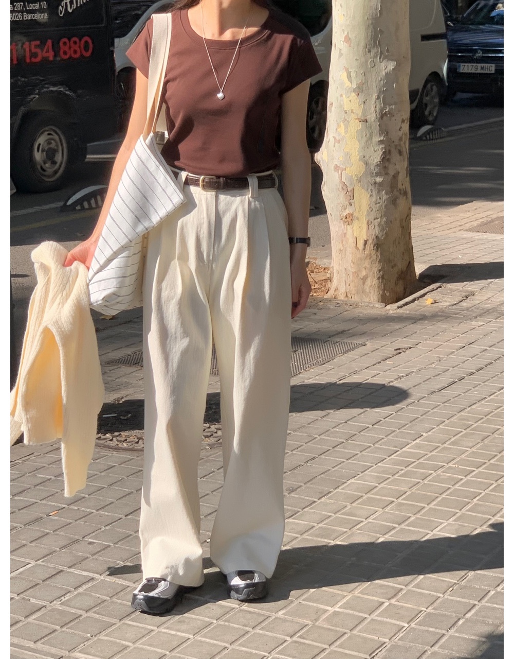 베른 캡소매 무지 티셔츠 슬림한 여자 레드 브라운 가을 반팔티 4color - 상세 이미지 5