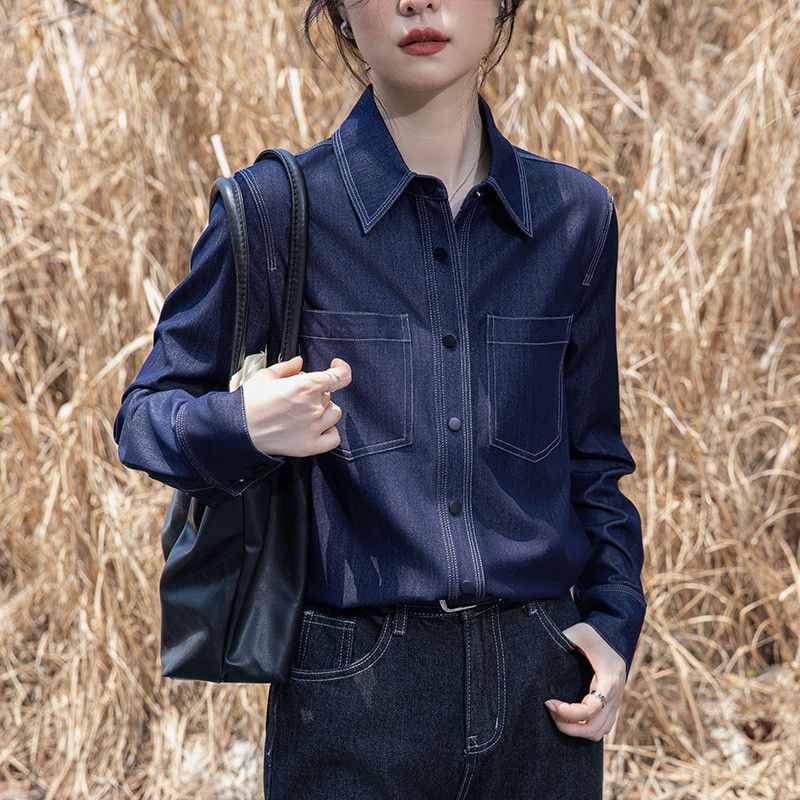 여성 데님셔츠 루즈핏 봄가을 레이어드 스타일 구김없는 롱슬리브 캐주얼 탑 블라우스형 편안한 착용감 홍콩 레트로 디자인 모던한 패션셔츠 - 상세 이미지 4