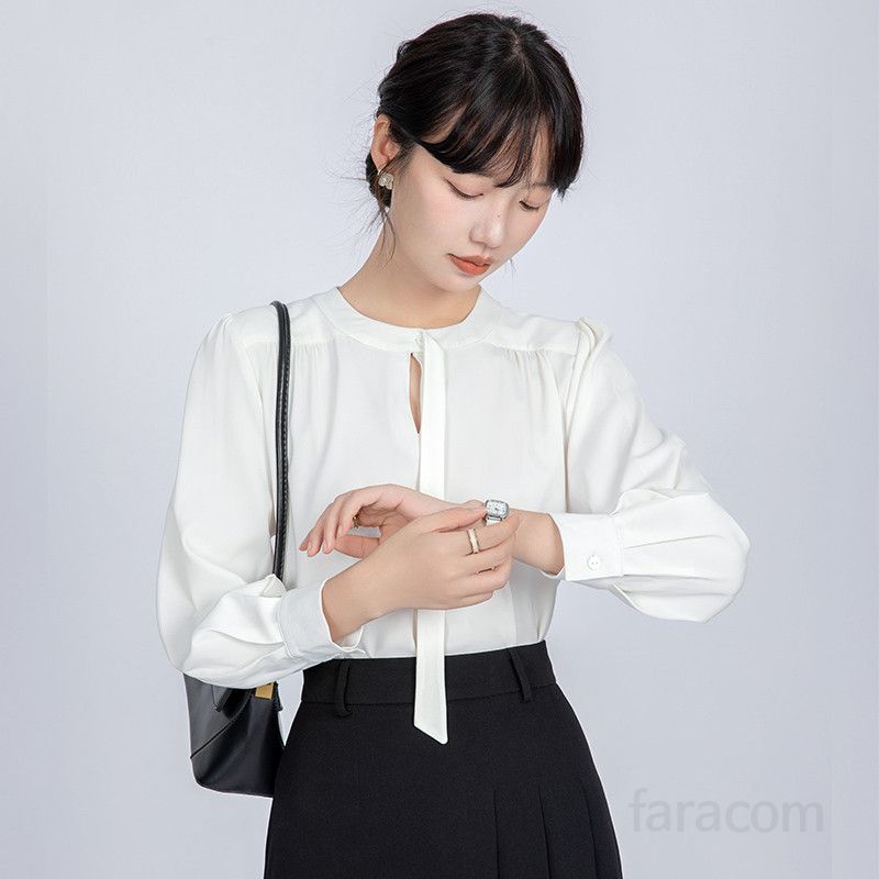 새틴 긴팔 블라우스 여성용 가을 출퇴근용 이너로 적합한 고급스러운 흰색 셔츠 스타일링 쉬운 데일리 아이템 스타일링 모던한 느낌의 트렌디한 디자인 - 상품 이미지