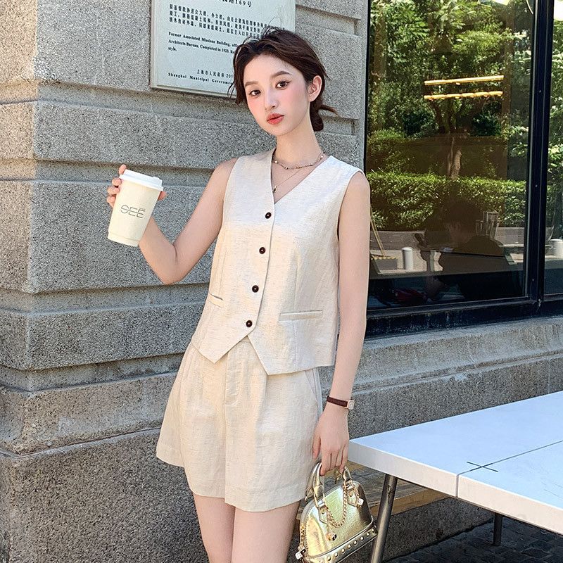 여성 올드머니 스타일 투피스 여름 정장 코디 넉넉한 착용감 모던한 디자인 캐주얼 정장 외출용 하객룩 단정한 스타일링 - 상세 이미지 4