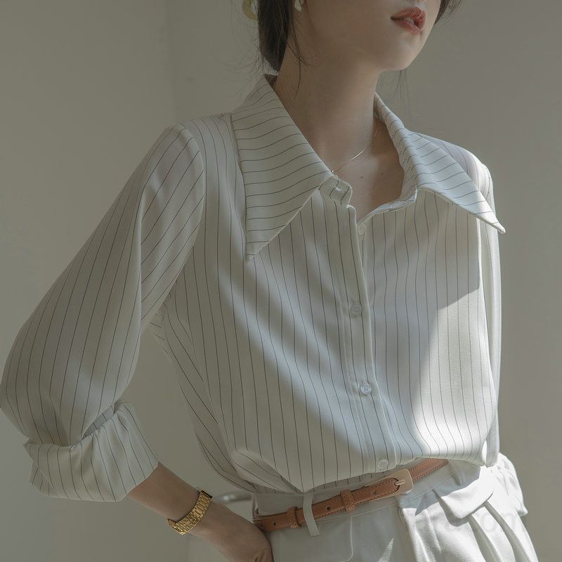 여성 스트라이프 긴팔 셔츠 봄 여름 캐주얼 스타일 화이트 패션 데일리룩 시원한 착용감 편안한 외출용 모던한 디자인 - 상세 이미지 4