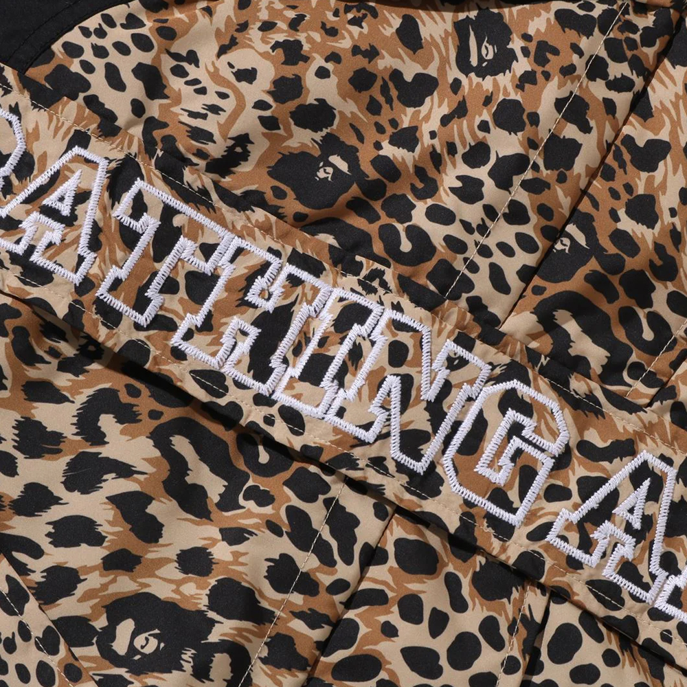 베이프 우먼즈 자켓 WILD LEOPARD PATTERN CROPPED SNOWBOARD JACKET 1L80-240-303 - 상세 이미지 4