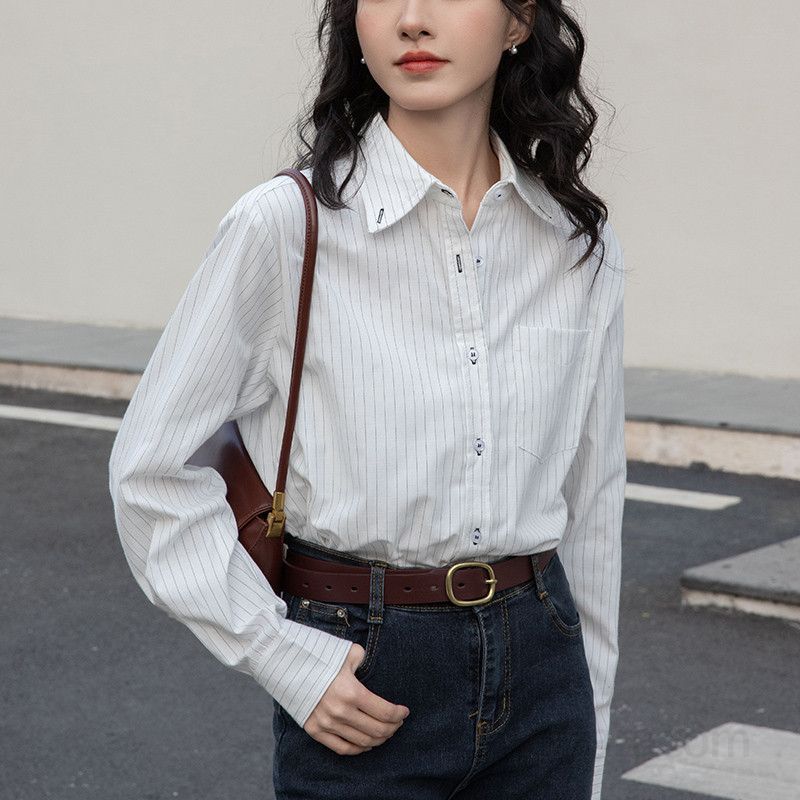 여성 스트라이프 긴팔 화이트 셔츠 캐주얼 디자인 구김없는 편안한 착용감 데일리룩 스타일링 모던한 패션 아이템 - 상세 이미지 3
