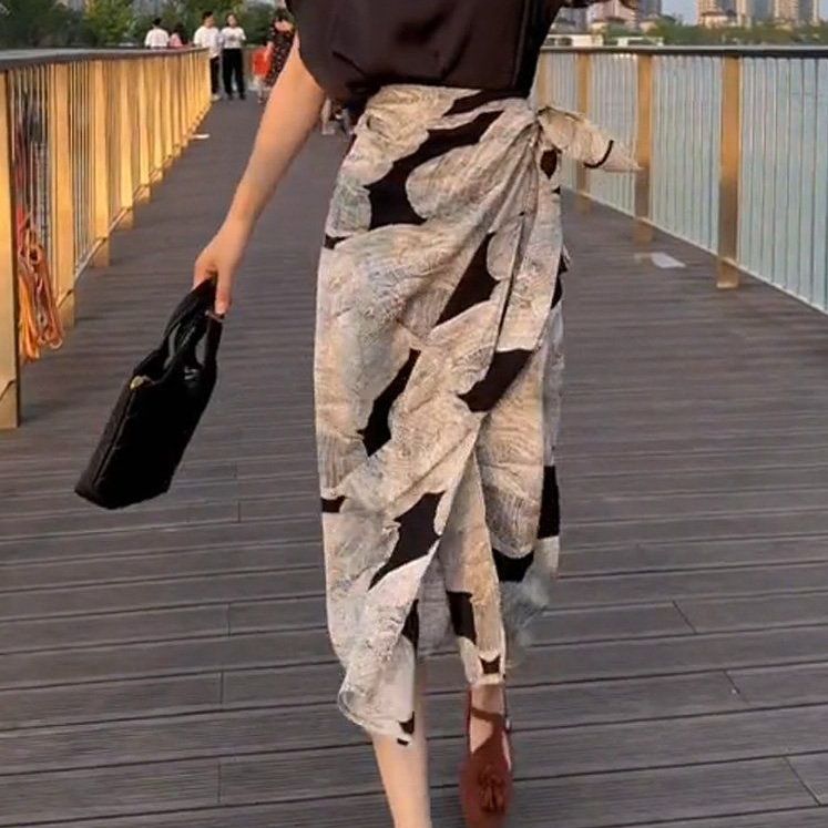 세련된 여성 스커트 감각적인 디자인 데일리룩 코디 - 상세 이미지 2