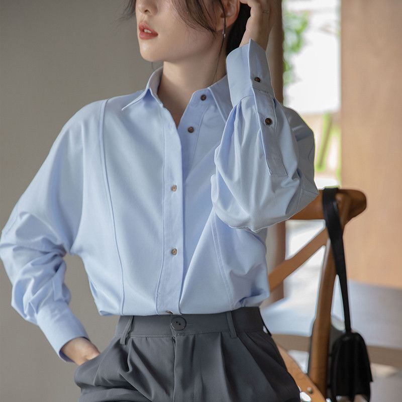구김없는 여성 긴팔 링클프리 셔츠 프렌치 블루 디자인 세련된 데일리룩 니치 스타일 편안한 착용감 가을 여성 상의 - 상품 이미지