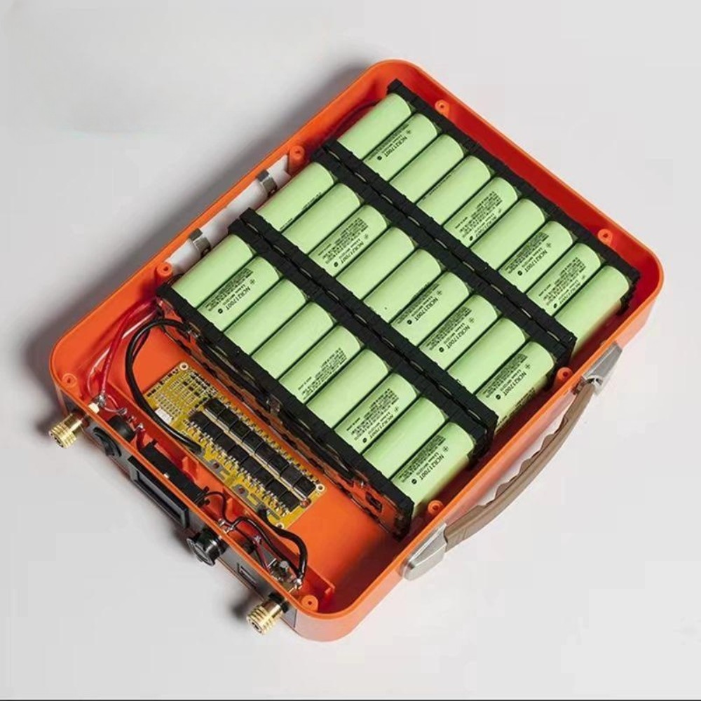 인산철 배터리 케이스 차박 전원 뱅크 차량 캠핑용 전기 12V 51AH