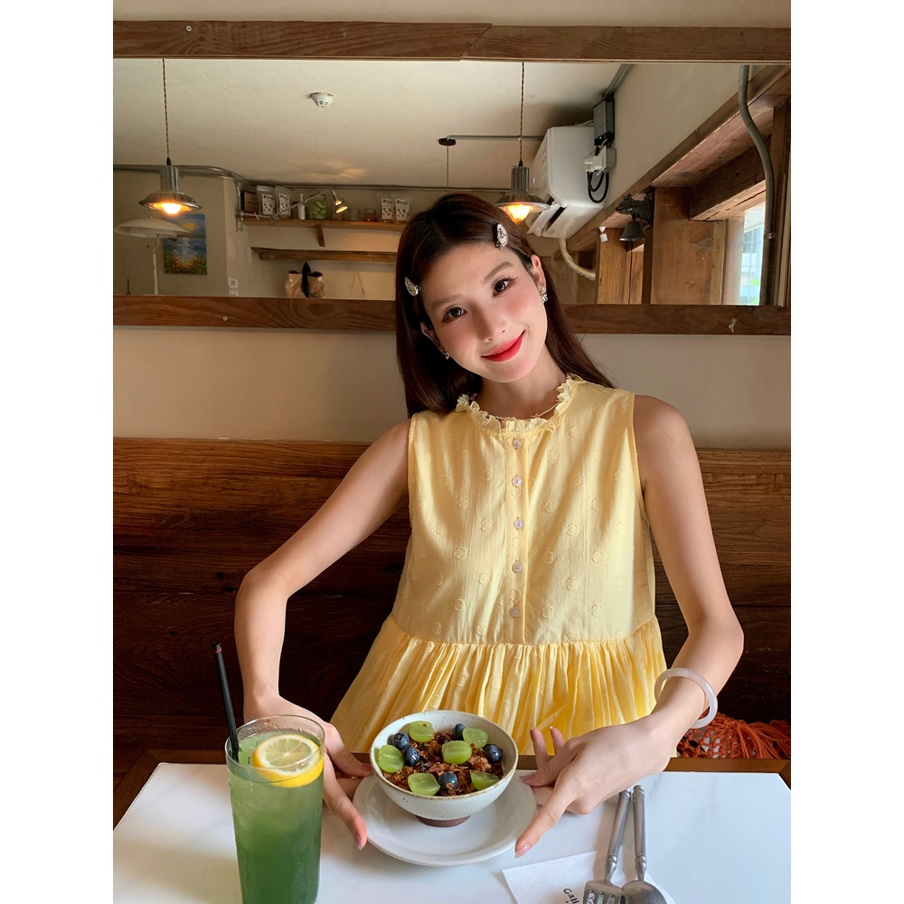 프릴라운드넥 주름플레어 민소매블라우스 땡땡이패턴 단추디자인 봄가을 레이어드 베이지옐로우 - 상세 이미지 3