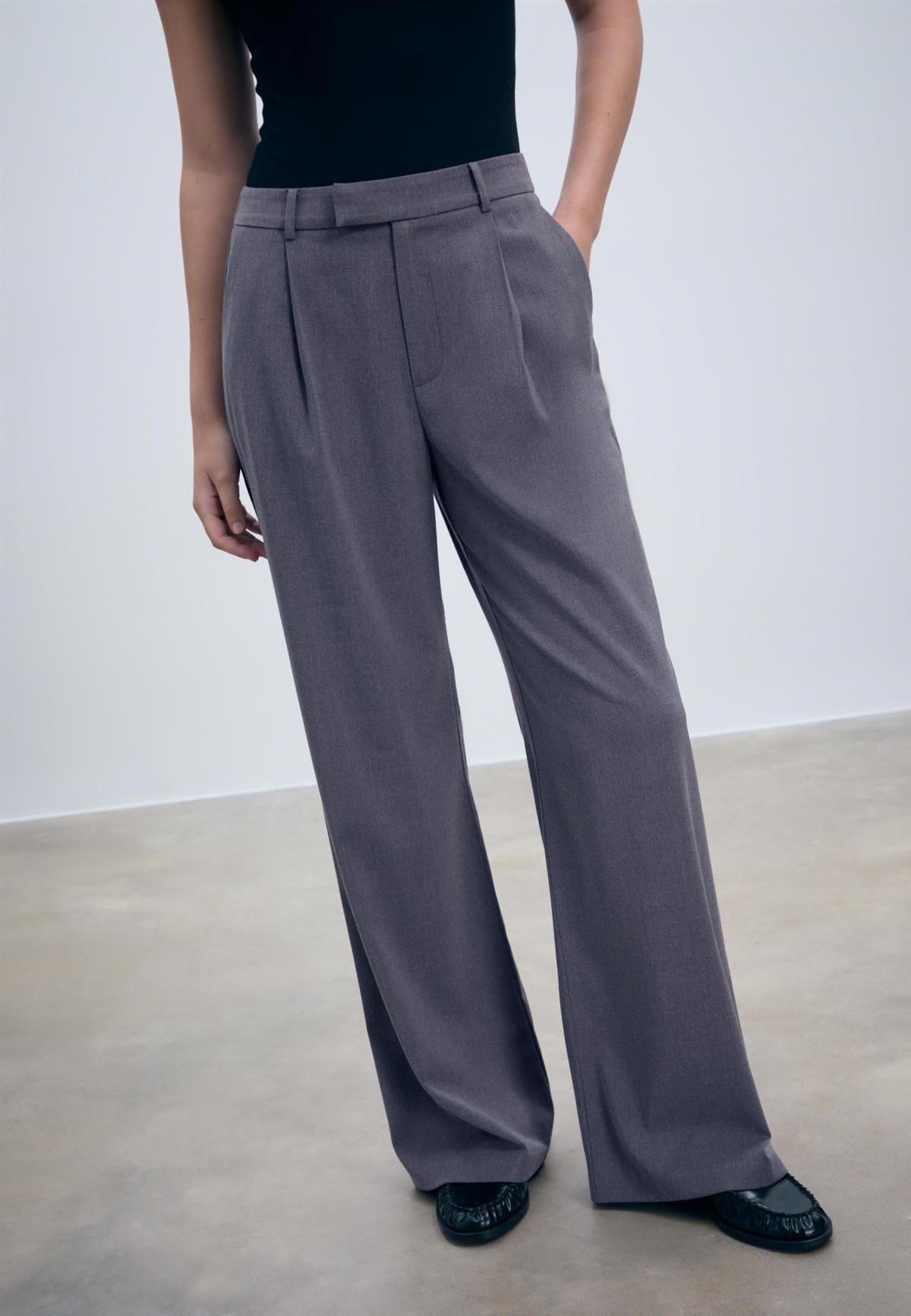 스트라디바리우스 와이드핏 미드라이즈 슬랙스 팬츠 4591/818 DARK GREY - 메인 이미지