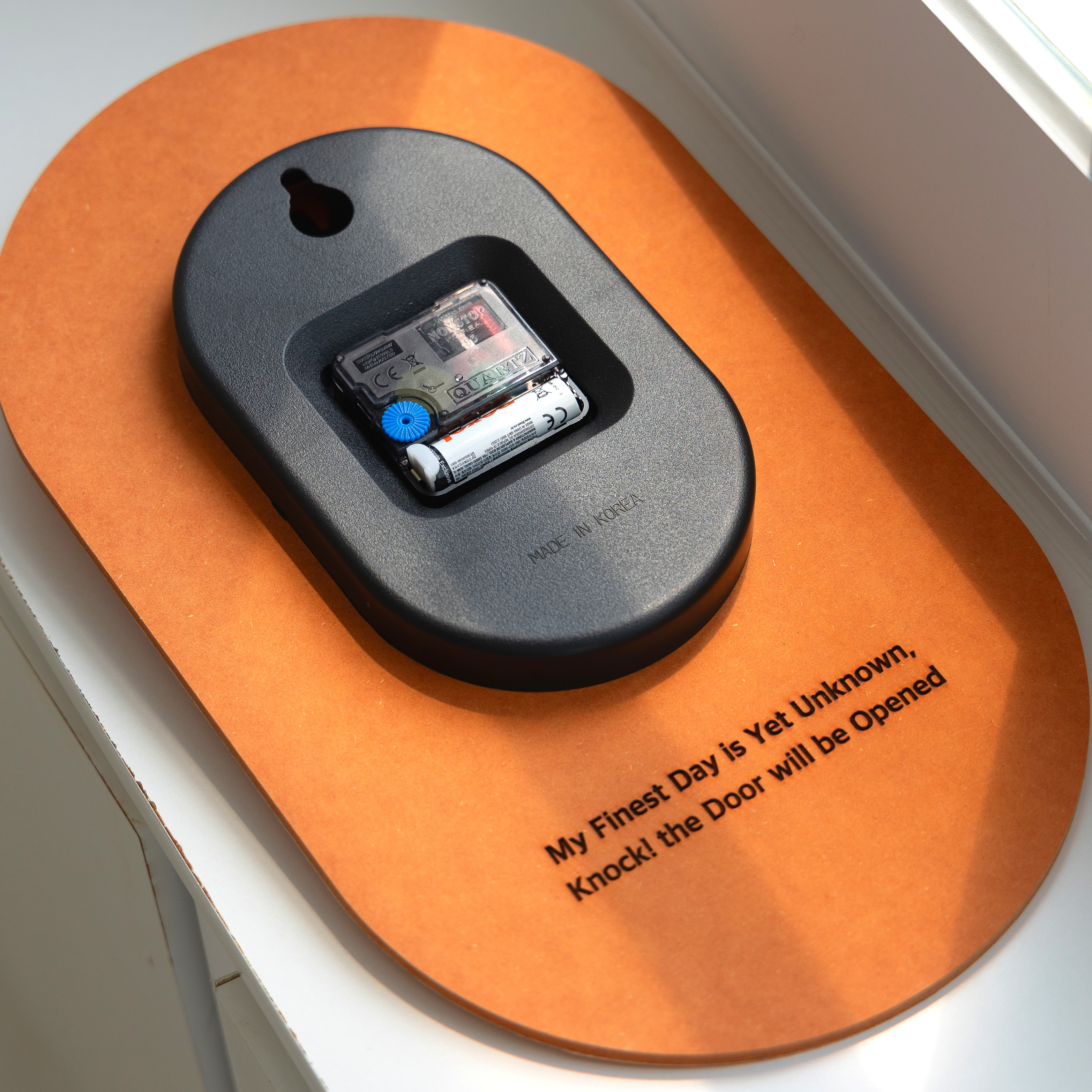 예니즈 벽걸이 시계 가죽 무소음 거실 사무실 인테리어 무타공 벽시계