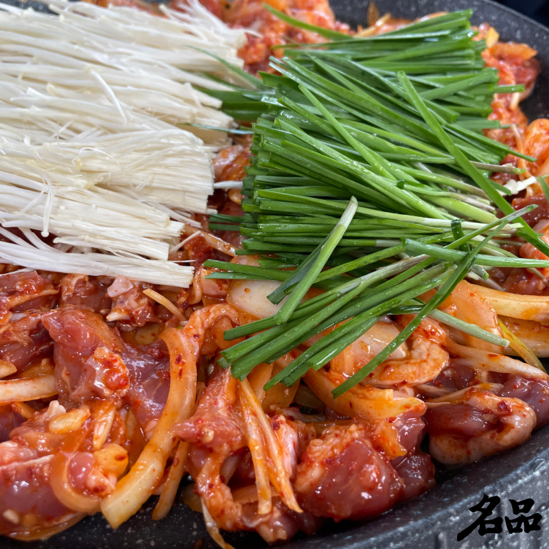 혼밥집밥 오리 주물럭 볶음 캠핑 밀키트 간편 조리 양념 불고기 300g 2팩