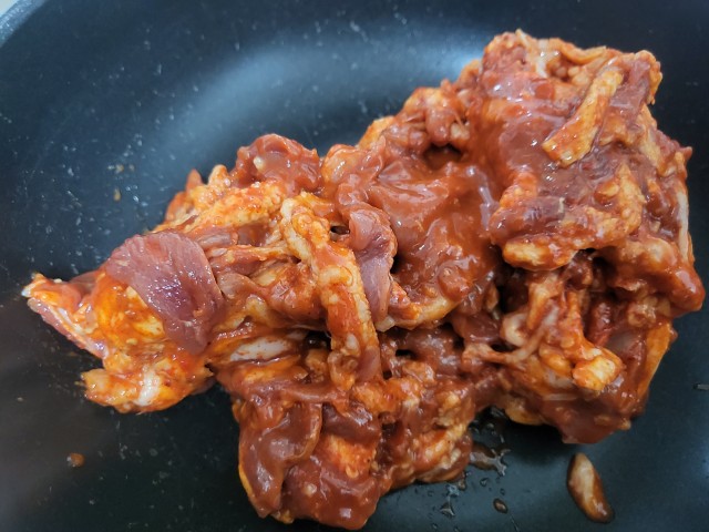 혼밥집밥 오리 주물럭 볶음 캠핑 밀키트 간편 조리 양념 불고기 300g 2팩 - 상세 이미지 5